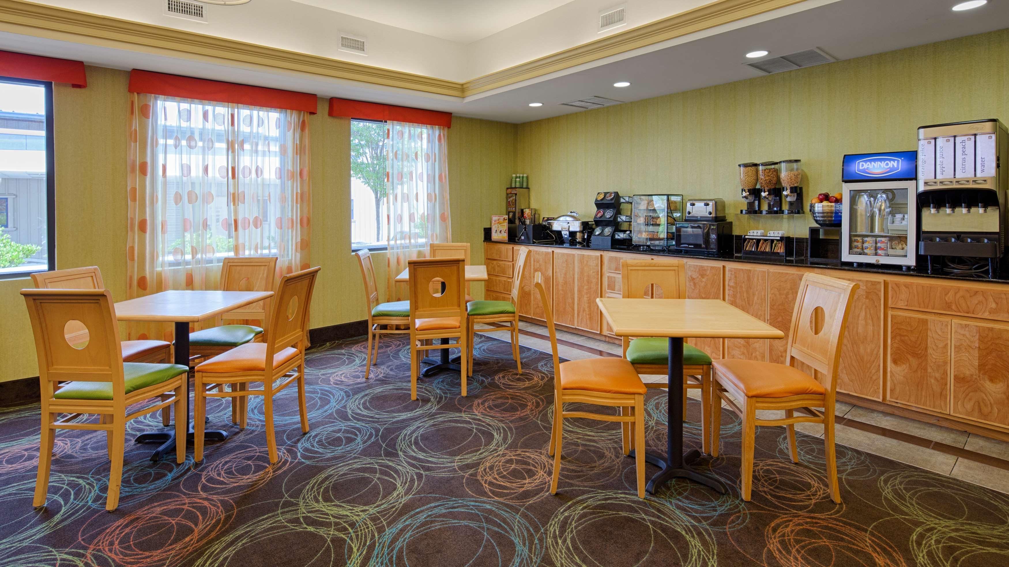 Best Western Plus Glen Allen Inn Buitenkant foto