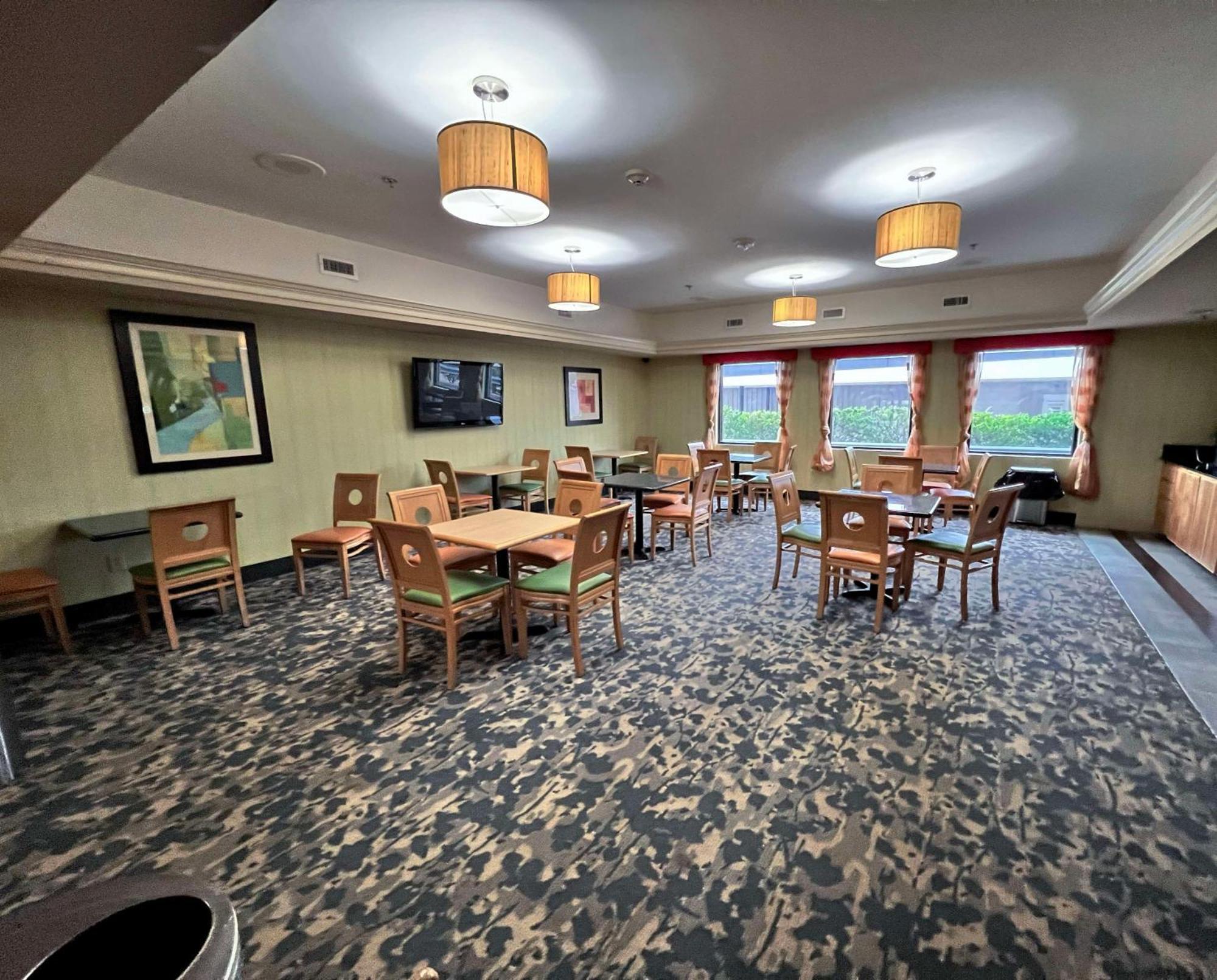 Best Western Plus Glen Allen Inn Buitenkant foto